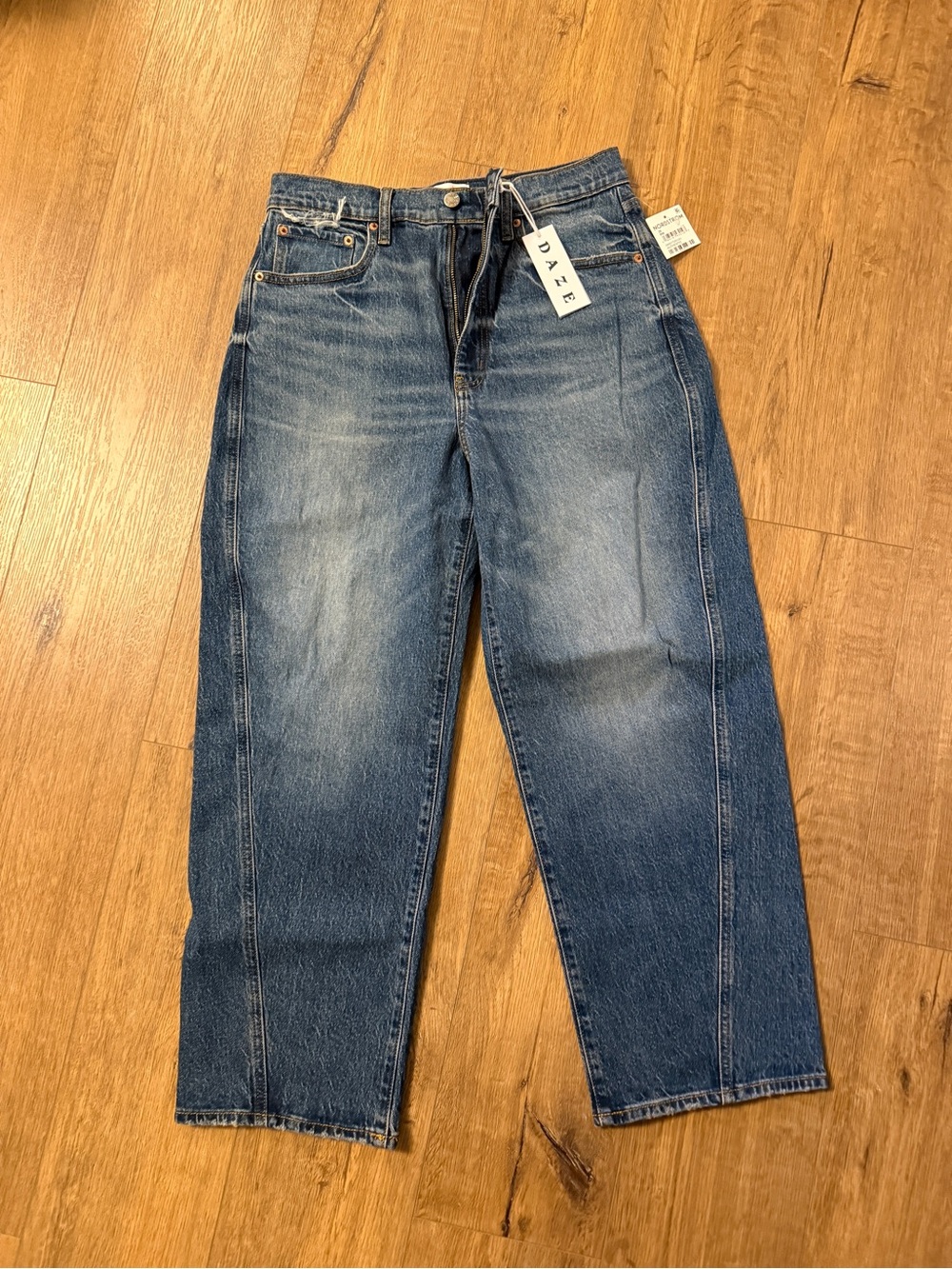 Daze barrel cut jeans NWT